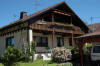 Unser Haus - Westansicht. Die Ferienwohnung ist beim Balkon!